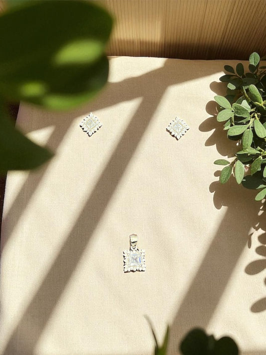 Royal Radiance Diamond pendal Set