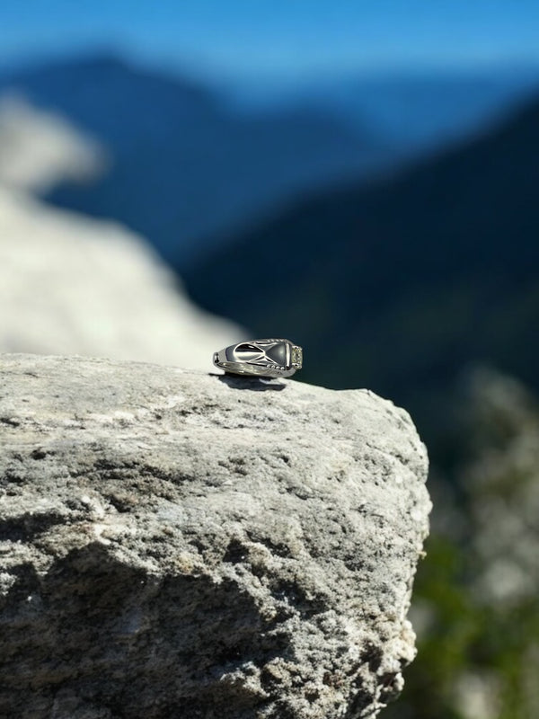 Radiant Solitaire Majesty Ring