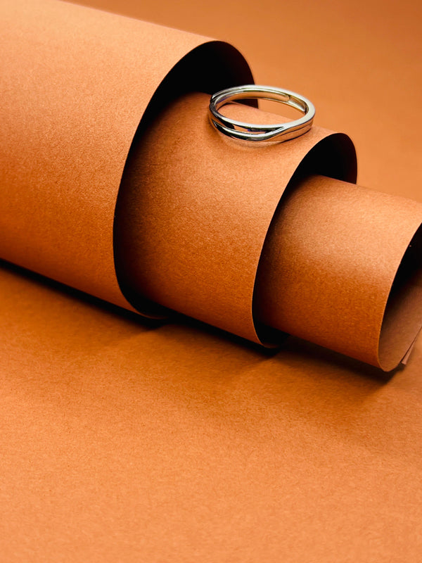 Silver Crossover Band Ring – Sleek Modern Twist Design